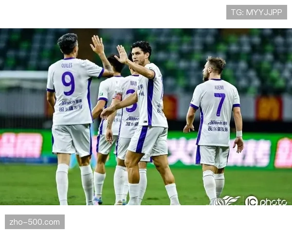 青岛西海岸控球率不足50%但进攻高效,定位球成破局利器 青岛西海岸控球率不足50%但进攻高效,定位球成破局利器